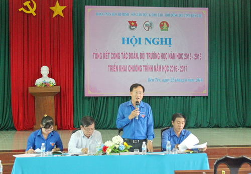 Đồng chí Trần Tú Anh – Phó Bí thư Tỉnh đoàn, Chủ tịch Hội đồng Đội tỉnh phát biểu tại Hội nghị